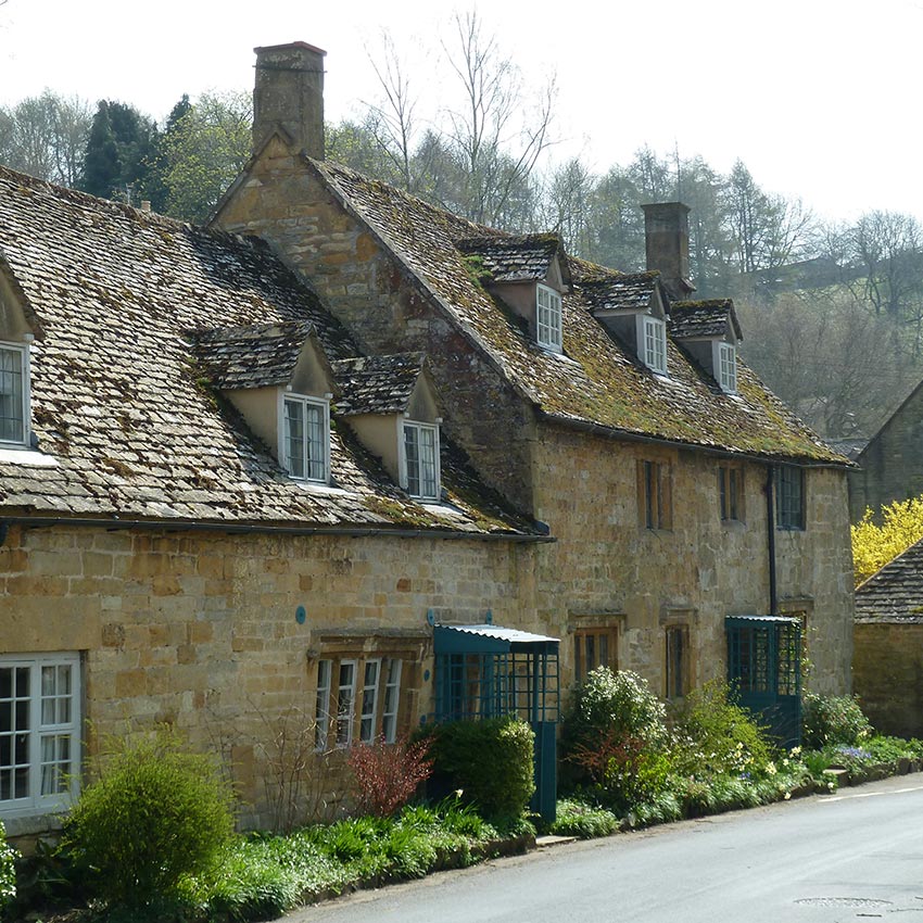 Visit villages when walking in the Cotswolds, Walkers' Britain