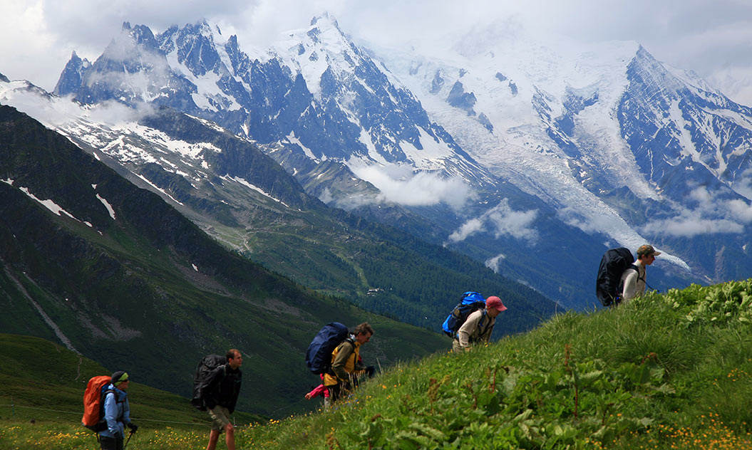 mont-blanc-images_walking-up_sherpa-expeditions