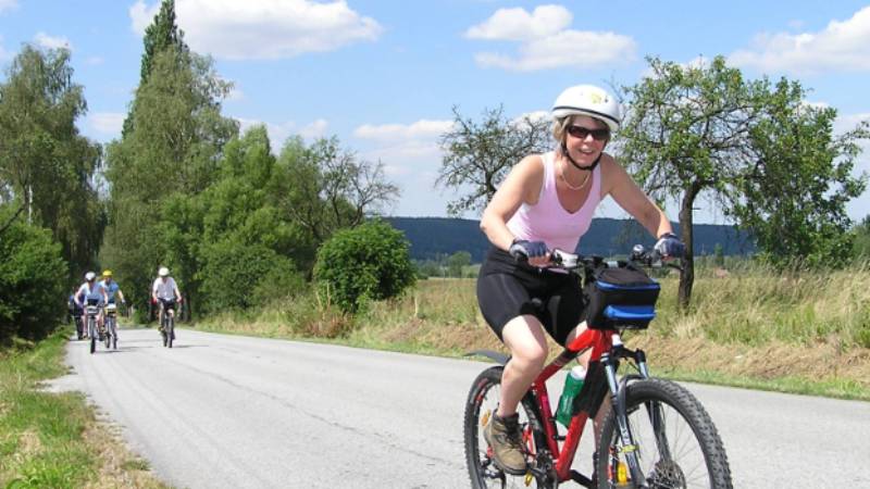 group cycling holidays for singles
